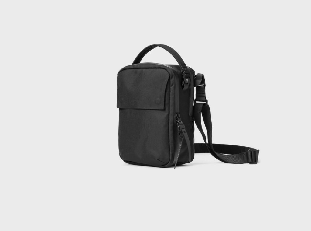 Black Ember Kompak Bag